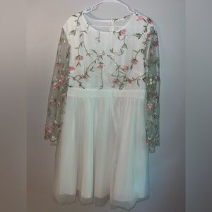 Elegant White dress with embroidered floral details